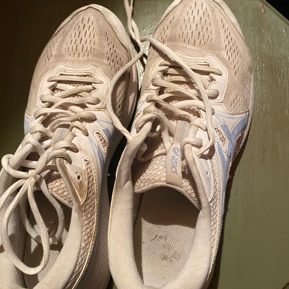 Great running shoes, gently used.